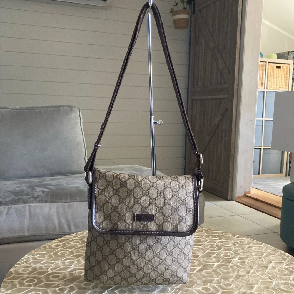 SOLD!  Gucci Flap Messenger GG Coated Canvas bag - Picture 2 of 15